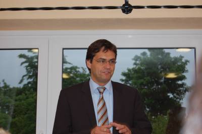 Dr. Peter Liese, Mitglied des Europ�ischen Parlaments, w�hrend seines Referates zum Thema \